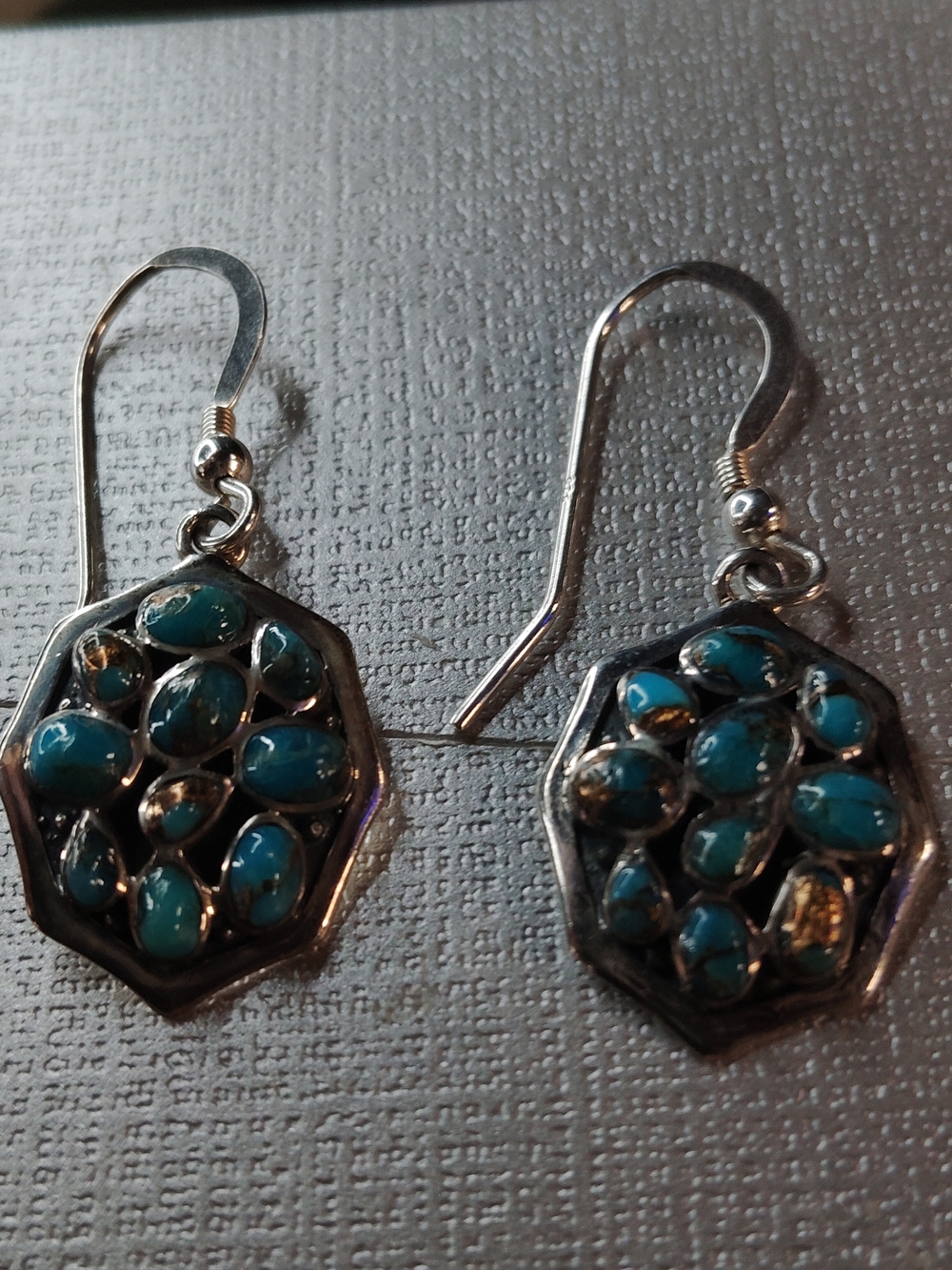 GORGEOUS MOHAVE TURQUOISE AND STERLING SILVER  DROP EARRINGS. 1" L